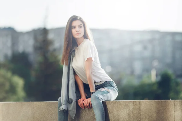 Schöne Touristenmädchen Auf Der Straße Der Stadt Wunderschöne Junge Modell — Stockfoto