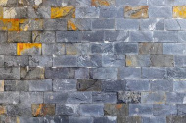 Değişik gri ve sarı desenli desenli desenli taş duvar..