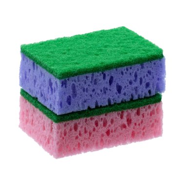 Beyaz arka planda izole edilmiş bulaşık yıkamak için mutfak süngeri.