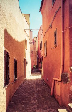 castelsardo eski şehir - Sardunya - İtalya güzel sokak
