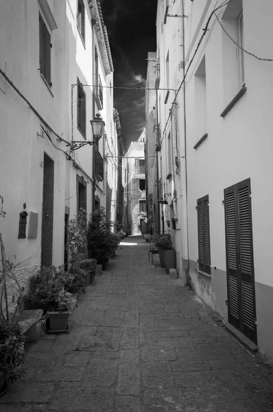 Castelsardo Eski Şehir Sardunya Talya Kızılötesi Siyah Beyaz Güzel Sokak — Stok fotoğraf