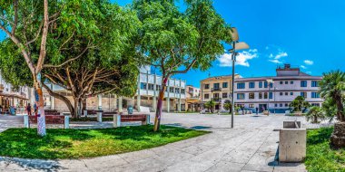 Umberto ilk Meydanı (Piazza Umberto ı) içinde şehir, Porto Torres, Sardunya, bahar güneşli bir gün