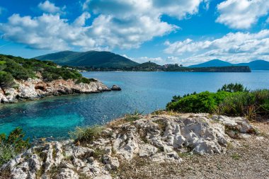 Manzara, Sardunyalı sahil, Capo Caccia güneşli bir günde yaz