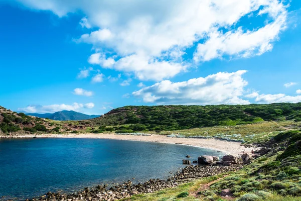 Pohled Pobřeží Sardinie Pláž Porticciolo Alghero Zataženo Ráno Letní — Stock fotografie