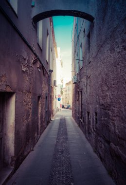 Bahar Sassari eski şehirde sokakta çöl