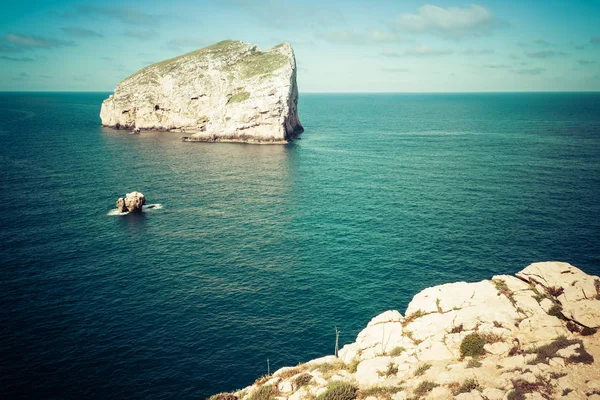 Paisaje Costa Sarda Con Isla Foradada Soleado Día Verano — Foto de Stock