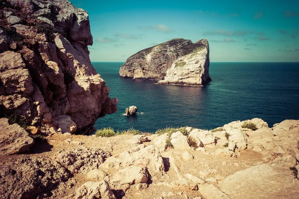 Paisaje Costa Sarda Con Isla Foradada Soleado Día Verano — Foto de Stock