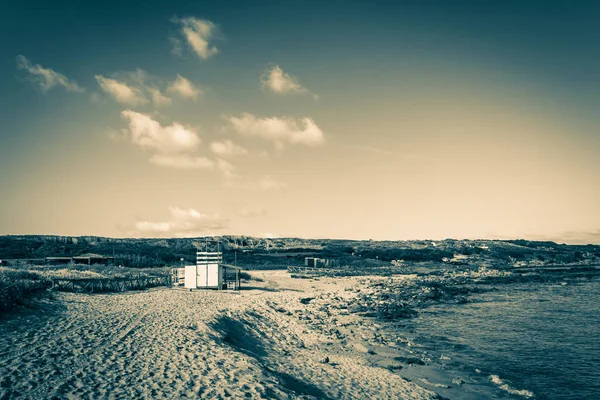 Widok Wybrzeżu Sardynii Plaży Porto Ferro Pochmurny Poranek Lato — Zdjęcie stockowe