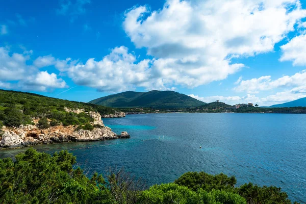 Manzara, Sardunyalı sahil, Capo Caccia güneşli bir günde yaz