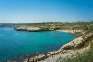kalabalık Sardunyalı beach, Balai, içinde şehir Porto Torres, yazın güneşli günü görünümünü