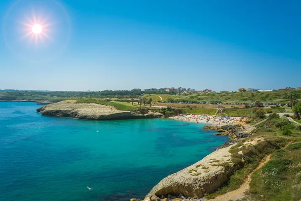 kalabalık Sardunyalı beach, Balai, içinde şehir Porto Torres, yazın güneşli günü görünümünü