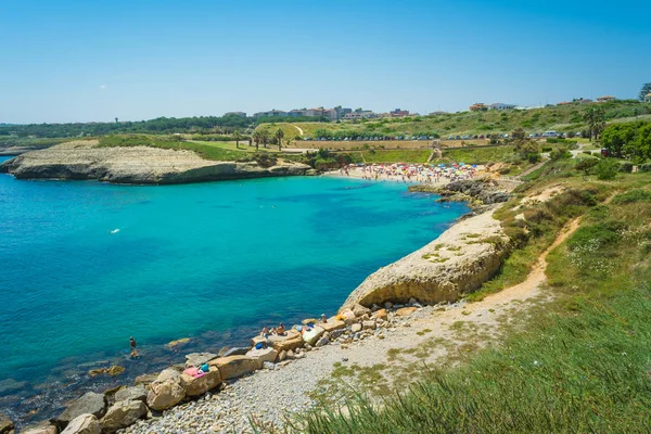 kalabalık Sardunyalı beach, Balai, içinde şehir Porto Torres, yazın güneşli günü görünümünü