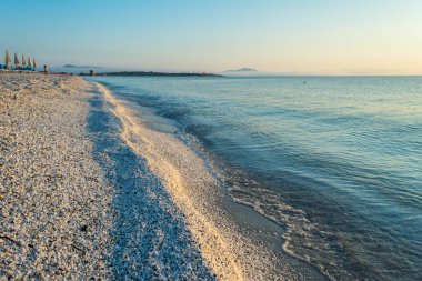gündoğumu üzerinde plaj, Le Saline, Stintino, Sardinya yakınındaki