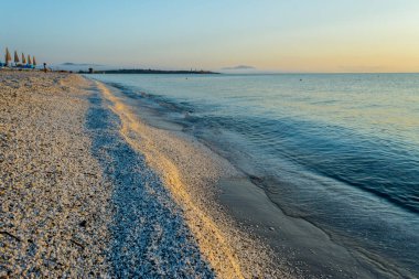 gündoğumu üzerinde plaj, Le Saline, Stintino, Sardinya yakınındaki