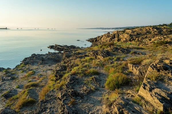 gündoğumu üzerinde plaj, La Pelosa, Sardinya Stintino şehir içinde