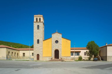Kare ve küçük kilise içinde Sardunyalı Köyü, Santa Maria La Palma, Alghero şehir ve Capo Caccia Körfezi yakınlarında