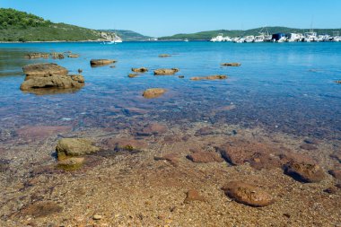 Tramariglio küçük Körfez yazın güneşli bir günde görünümünü