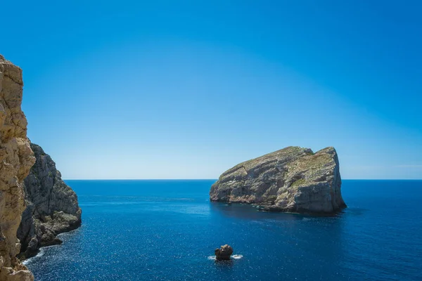 Пейзаж Сардинского Побережья Вблизи Острова Форадада Солнечный День Лета — стоковое фото