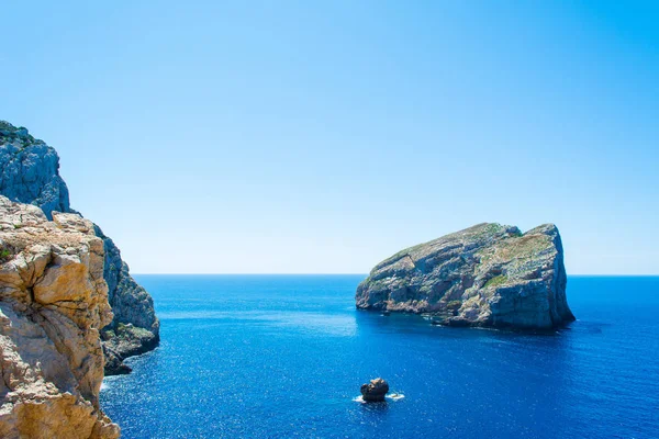 Krajobraz Sardyński Wybrzeża Pobliżu Foradada Island Słoneczny Dzień Lata — Zdjęcie stockowe