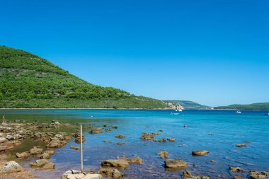 Tramariglio küçük Körfez yazın güneşli bir günde görünümünü