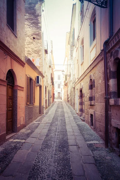 Hermoso Callejón Desierto Una Ciudad Vieja Italiana Día Soleado — Foto de Stock