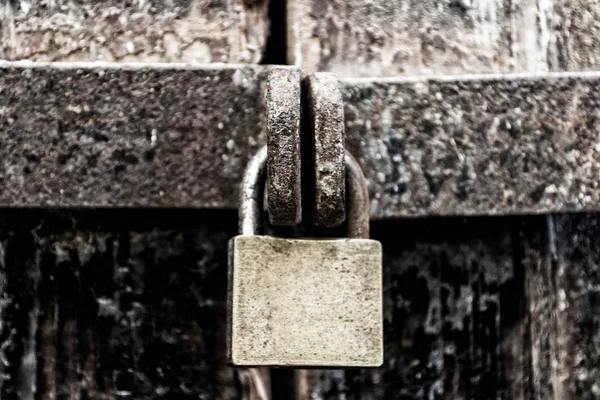 Detalle Candado Una Puerta Madera Muy Antigua —  Fotos de Stock