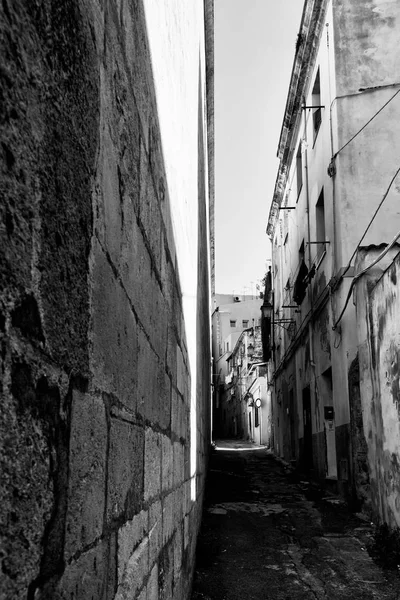 Hermoso Callejón Desierto Una Vieja Ciudad Italiana Blanco Negro — Foto de Stock