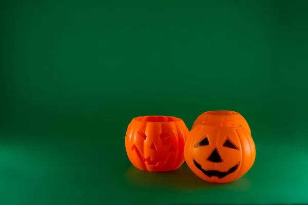 Isolated Orange Halloween Pumpkins Green Background — Stock Photo, Image