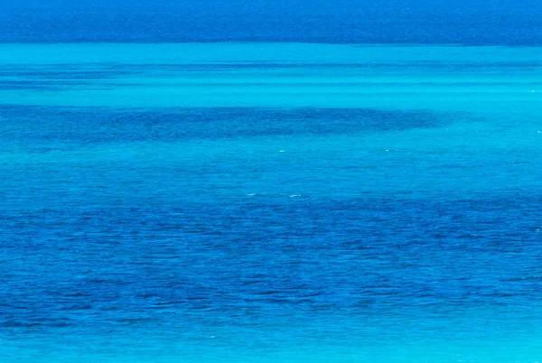 Azul e turquesa água do mar — Fotografia de Stock