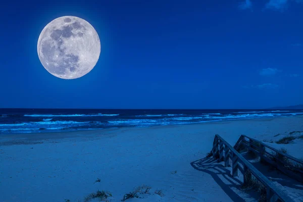 Paisaje de playa por la noche — Foto de Stock