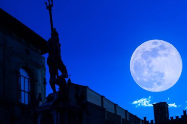 gece sucuk görünümü, neptün heykeli