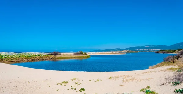 San Pietro Sardunya Mare beach görünümünü