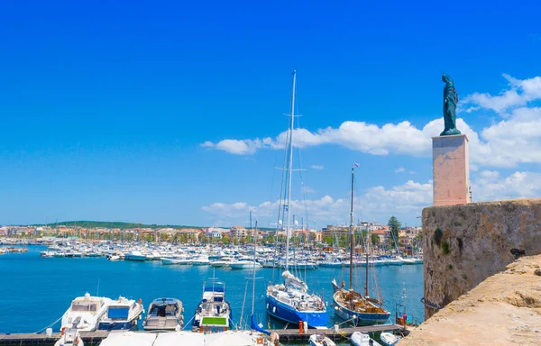 Statue above the port of Alghero — Stock Photo, Image