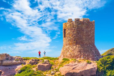 Sardunya kıyısındaantik kule