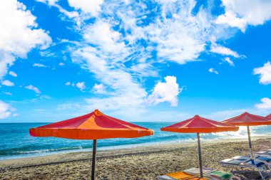 sabah plajda şemsiye