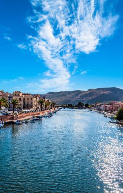 Temo nehri üzerindeki Eski Bosa köyü