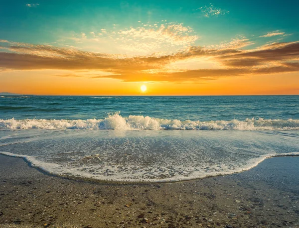 Widok Pianę Morską Plaży Dramatycznym Zachodzie Słońca Obraz Stockowy
