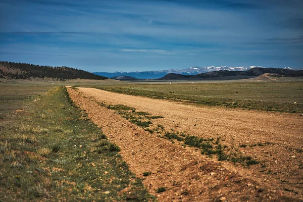 Camino Tierra Que Lleva Distancia Montañas Visibles Distancia Del Avión —  Fotos de Stock