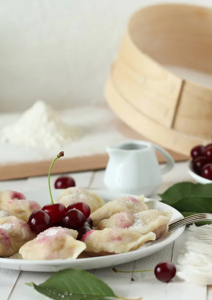 Vareniki Pierogi Cherries White Wooden Background Ukrainian National Dish — Stock Photo, Image