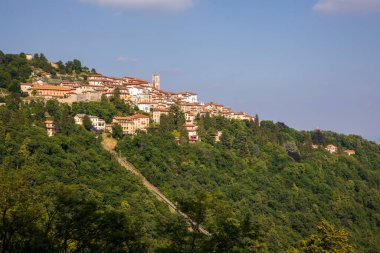 Sacro Monte (VA), İtalya - 01 Haziran 2020: Sacro Monte di Varese, UNESCO Dünya Kültür Mirası Bölgesi, Santa Maria del Monte, Varese, Lombardiya, İtalya
