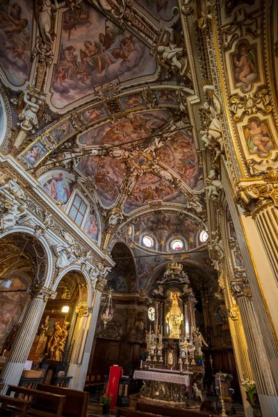 Sacro Monte Italia Junio 2020 Iglesia Interior Del Pueblo Peregrinación —  Fotos de Stock