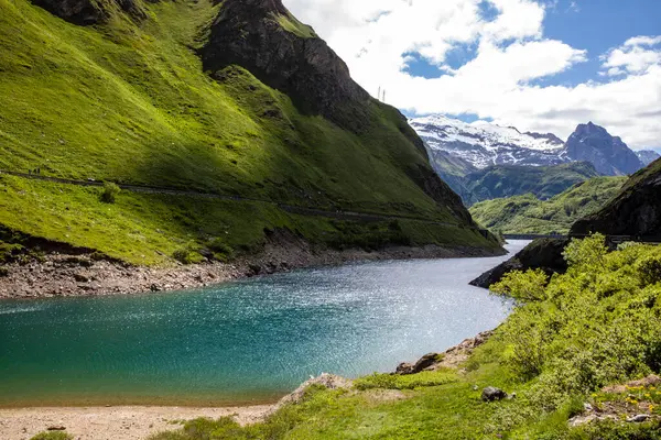 Morasco Gölü (VCO), İtalya - 21 Haziran 2020: Manzara ve Morasco Gölü, Morasco Gölü, Formazza Vadisi, Ossola VCO, Piedmont, İtalya