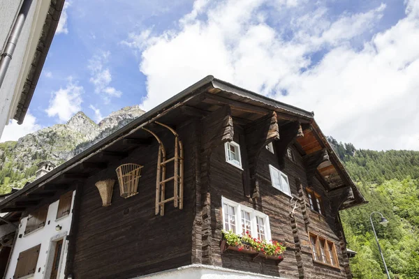 Canza (VCO), İtalya - 21 Haziran 2020: Canza Village, Formazza Valley, Ossola Valley, VCO, Piedmont, İtalya