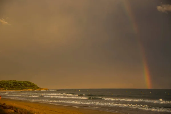 Naplemente Szivárvány Platja Llarga Strandon Tarragona Spanyolország — Stock Fotó