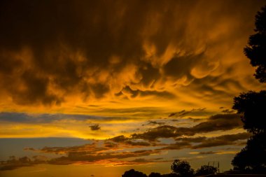 Yaz gündoğumu Platja Llarga plajı, Tarragona, İspanya