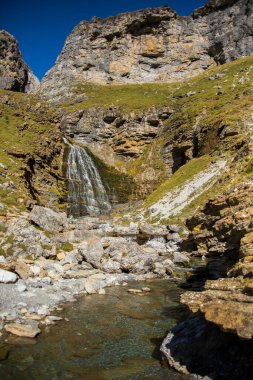 Ordesa 'da Cola De Caballo şelalesi ve Monte Perdido Ulusal Parkı, İspanya