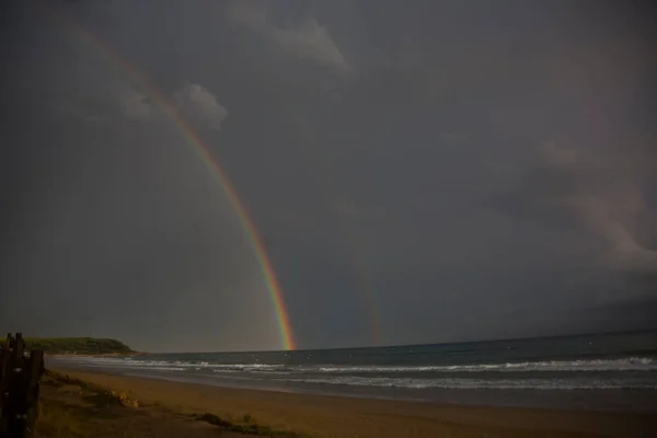 Tramonto Arcobaleno Sulla Spiaggia Platja Llarga Tarragona Spagna — Foto Stock