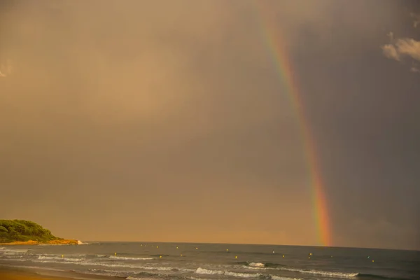 Tramonto Arcobaleno Sulla Spiaggia Platja Llarga Tarragona Spagna — Foto Stock