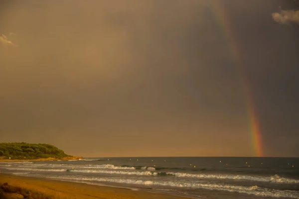 Naplemente Szivárvány Platja Llarga Strandon Tarragona Spanyolország — Stock Fotó