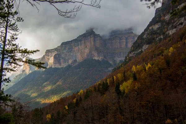 Jesień Parku Narodowym Ordesa Monte Perdido Hiszpania — Zdjęcie stockowe